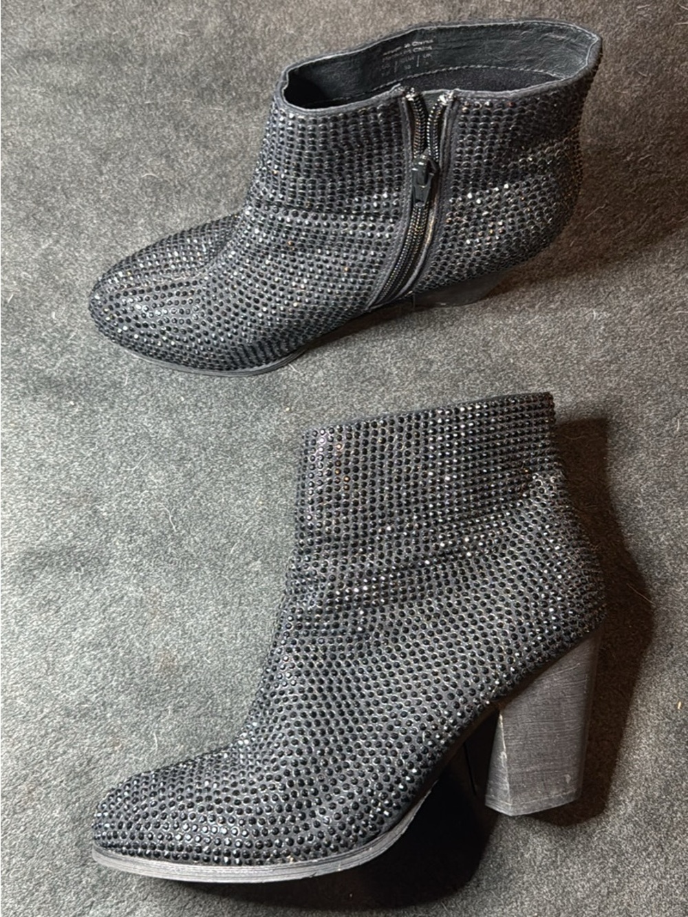 8 pairs of Shoes - Picture 2 of 7